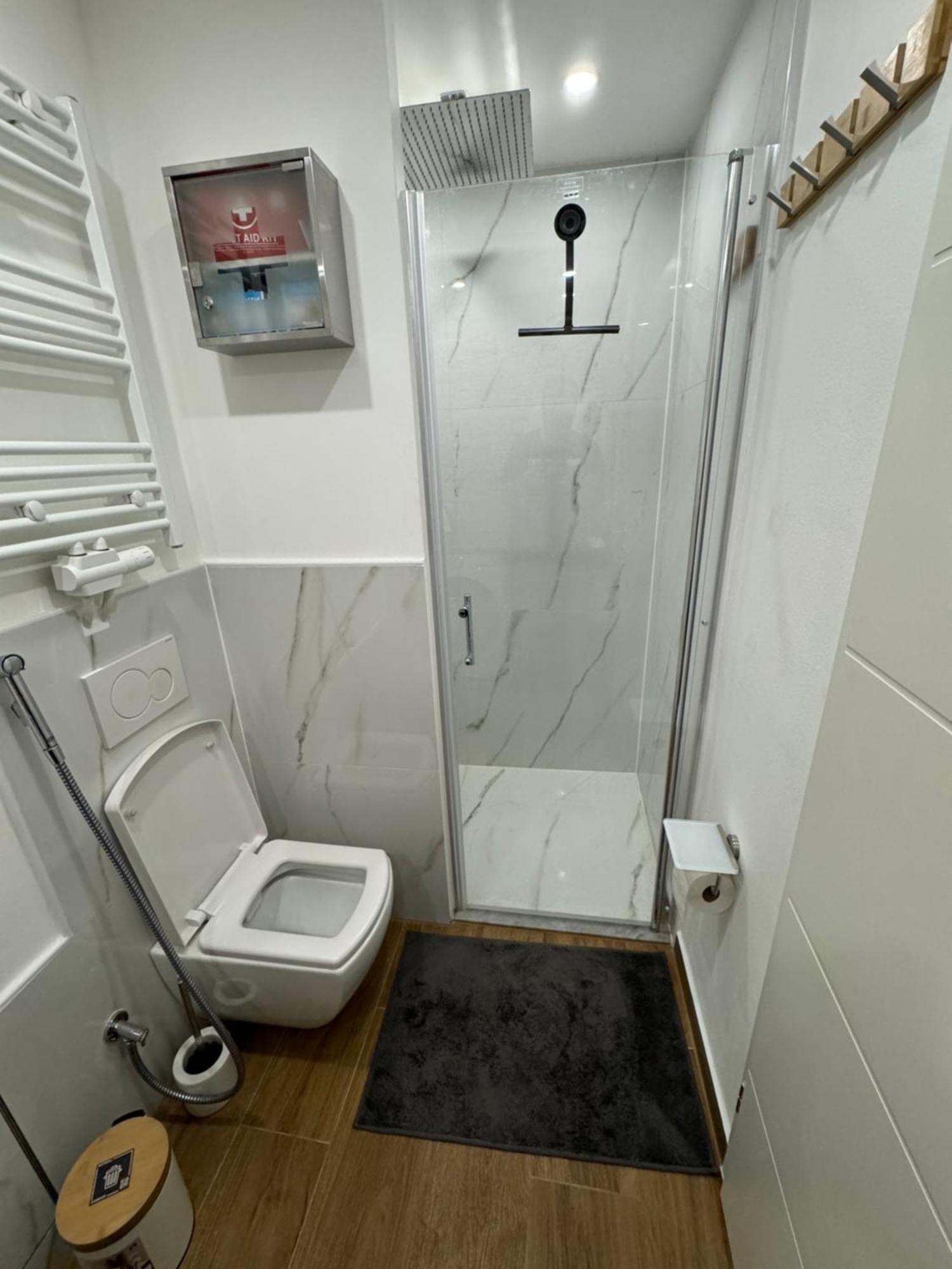 Best Central Apartment - Am Marktplatz - Up To 5 - Next To Frankfurt And Hanau - Coffee And Snacks - Netflix, Prime, Disney Nidderau Exterior photo